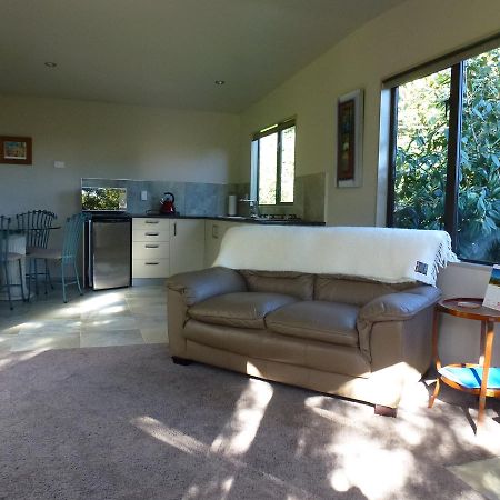 Idyllic Country Garden Guest House Manakau Bagian luar foto