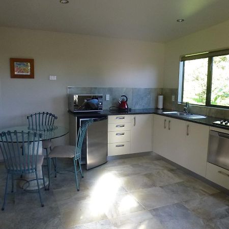 Idyllic Country Garden Guest House Manakau Bagian luar foto