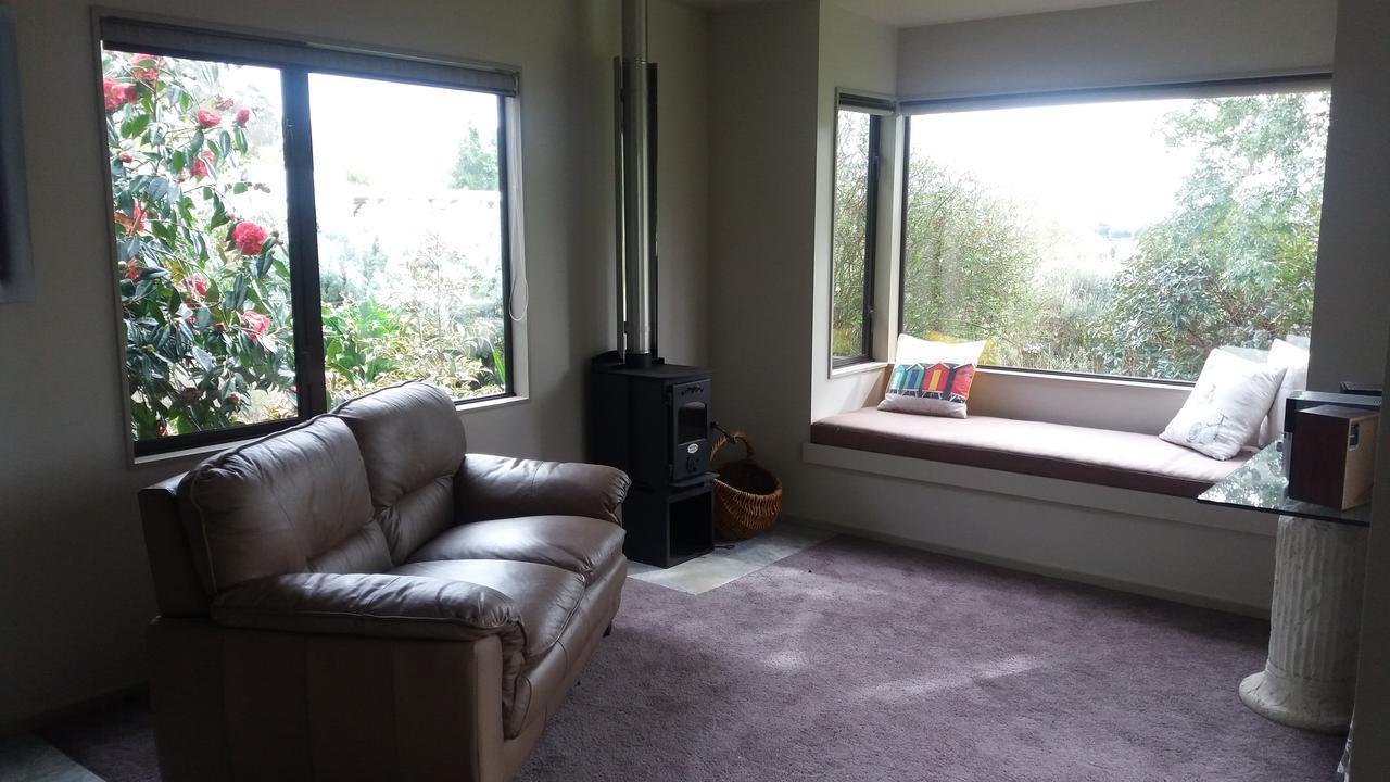 Idyllic Country Garden Guest House Manakau Bagian luar foto