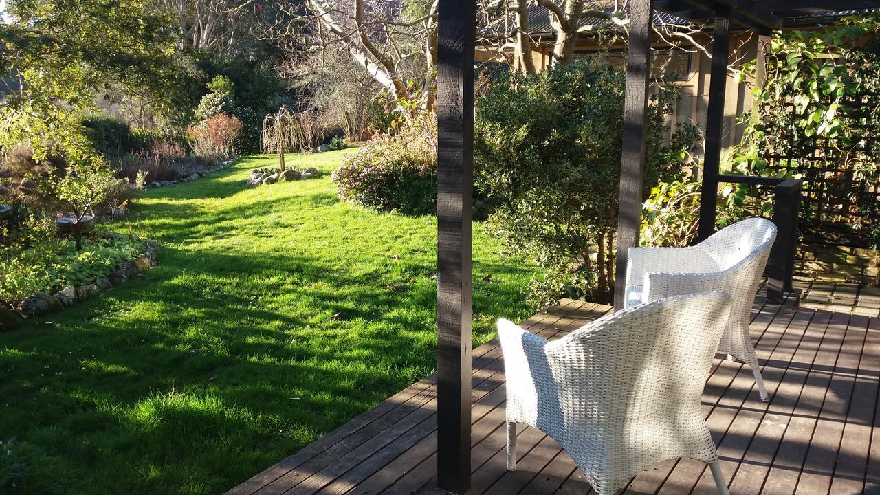 Idyllic Country Garden Guest House Manakau Bagian luar foto