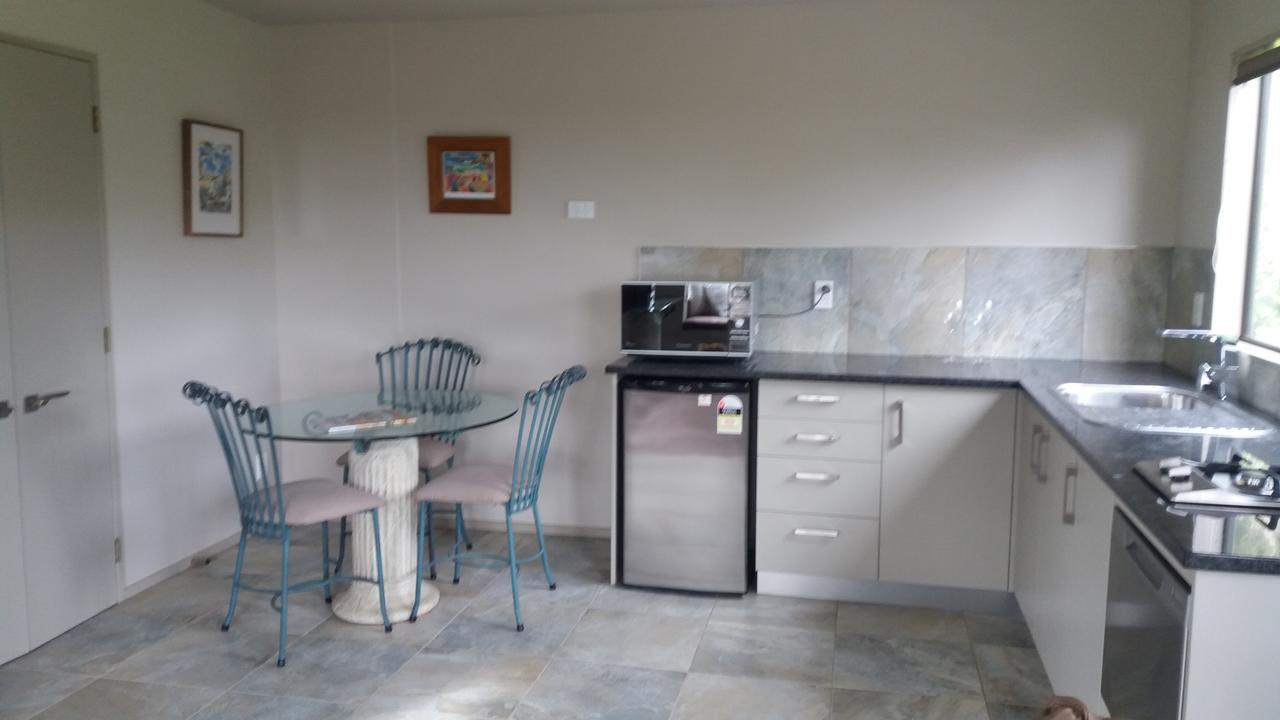 Idyllic Country Garden Guest House Manakau Bagian luar foto