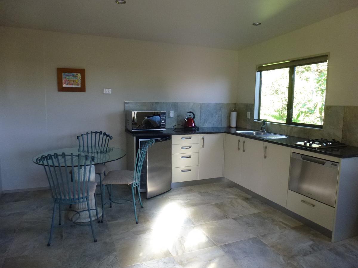 Idyllic Country Garden Guest House Manakau Bagian luar foto